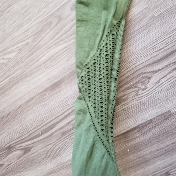 Fabletics green perforated LS shirt - Picture 3 of 4